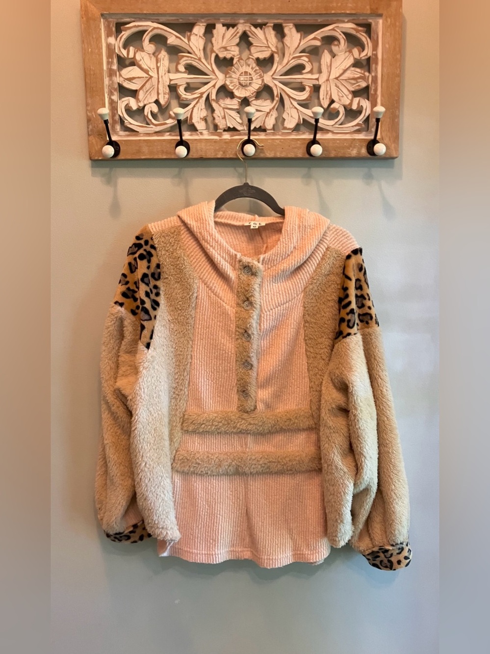 POL Cozy Peach & Tan Sherpa Pullover Sweatshirt with Leopard Accents NWOT SIZE M